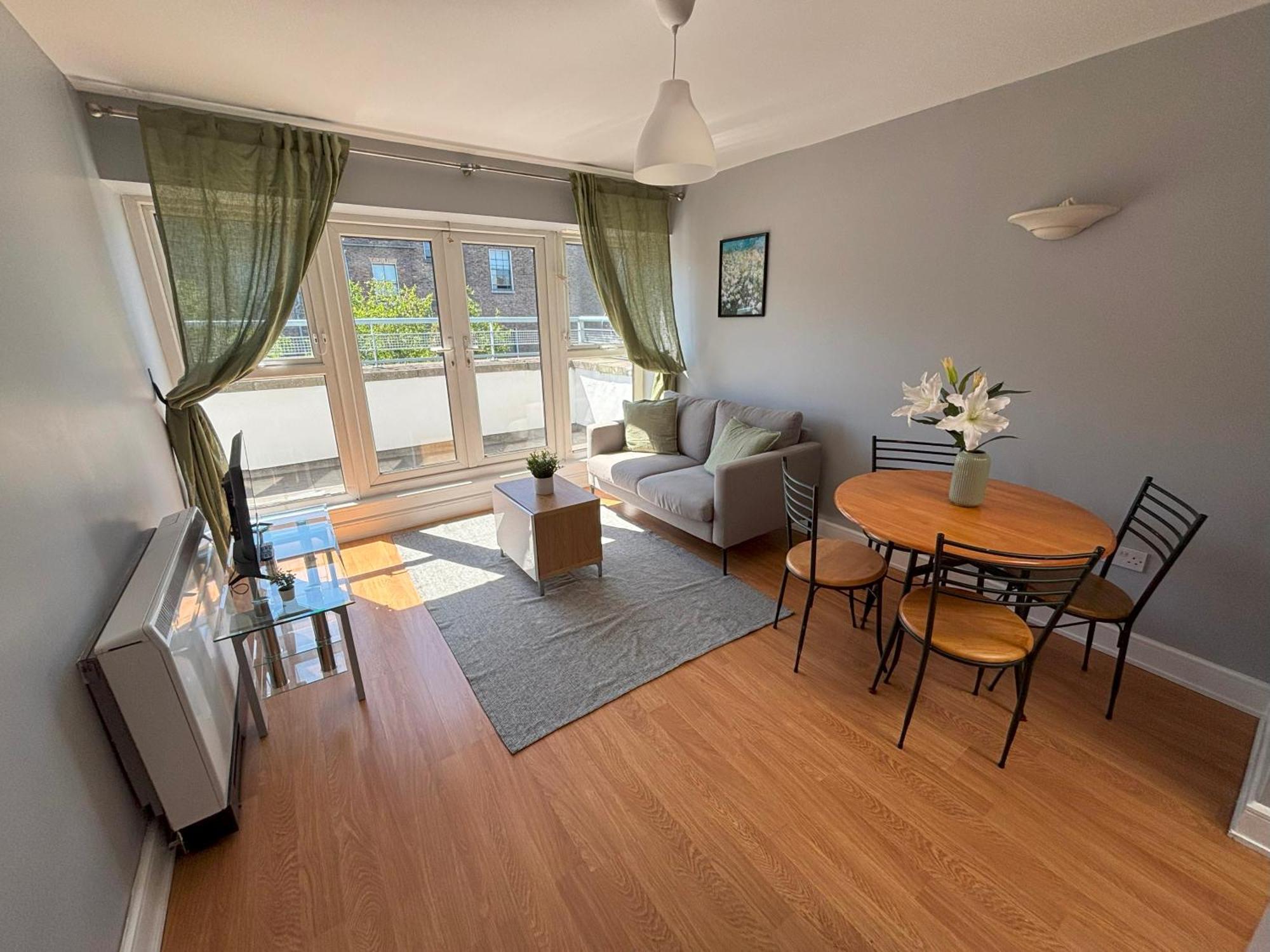 One-Bedroom Apartment,1705123513:JPEG